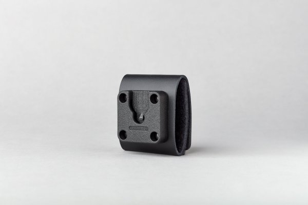Klick Fast Dock on Leather Belt Loop with Velcro Fastening - Peter Jones
